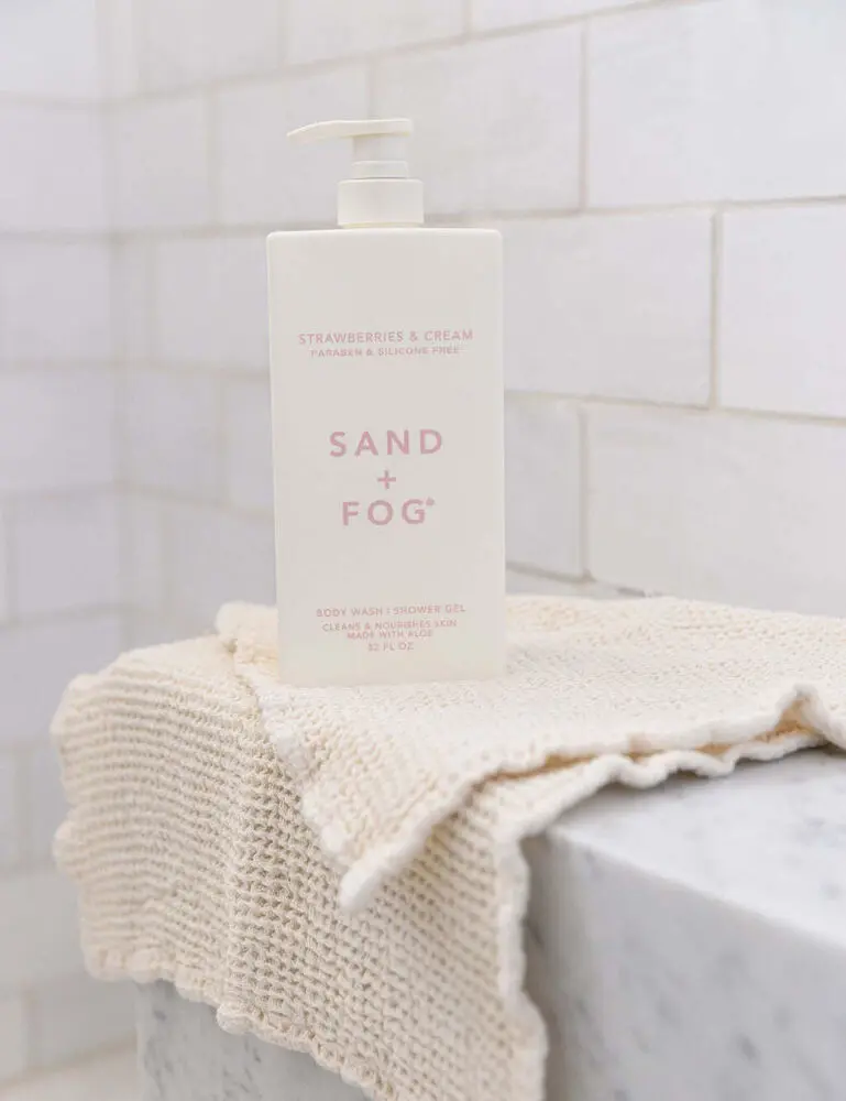 Strawberries & Cream 32 Oz Body Wash - Image 3