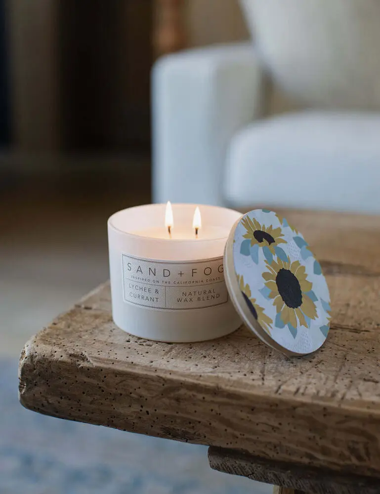 Lychee & Currant 12 Oz Scented Candle - Image 2